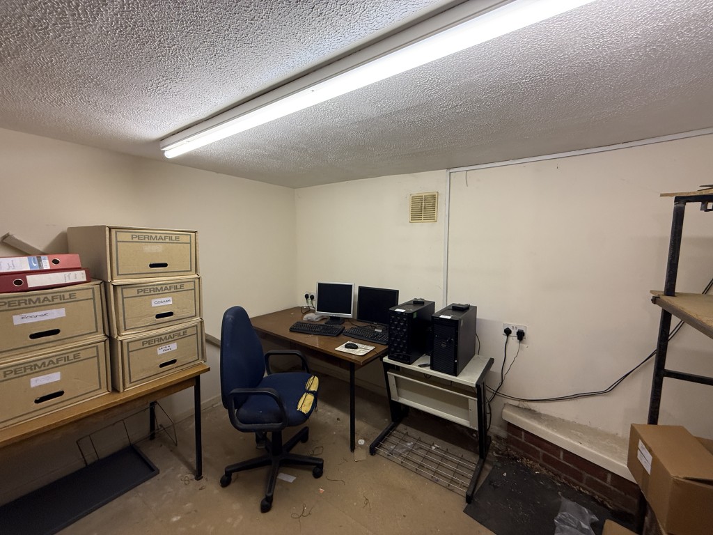 Lot: 56 - SUBSTANTIAL FREEHOLD COMMERCIAL PREMISES FOR OCCUPATION OR REDEVELOPMENT - Basement store and server room